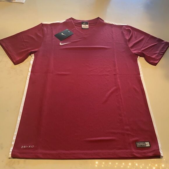 Nike Men’s T-Shirt Size S NWT - Picture 1 of 11